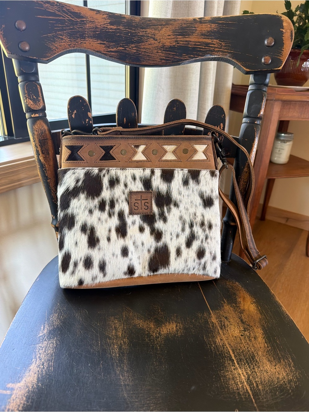 STS Ranchwear Brown & White Cowhide Crossbody with Southwestern Trim NWOT